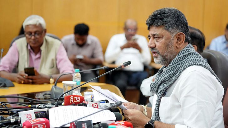 https://salarnews.in/public/uploads/images/newsimages/maannewsimage01082026_221148_DK Shivakumar.jpg